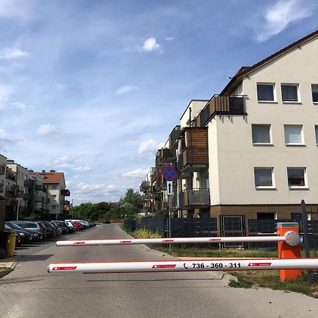 Urocze Mieszkanie Z Ogrodkiem I Bezplatny Parking Breslavia Exterior foto